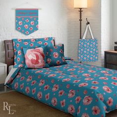 a bed room with a neatly made bed and pillows