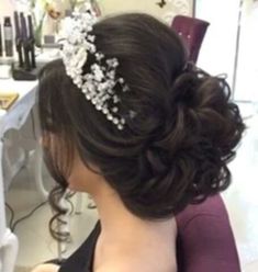 Quince Hair For Short Hair, Short Hairstyle Quinceanera, Quince Hair Styles For Short Hair, Quince Hair Short, Quince Hairstyles Up, Quince Hair Updos, Quince Hairstyles With Crown Updo, Quinceanera Hairstyles Mid Length, Quiencera Hairstyles