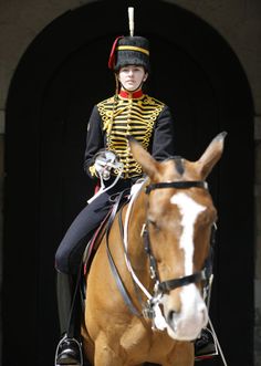 Horse Guard Kings Guard, Military Dress Uniform, Military Dress, Military Art, England Uk, London England