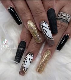 Black And White New Years Nails, Silvester Nails, Happy New Year Nails, Nails Polish Designs, New Years Eve Nail Art, 2023 Nails Ideas, New Years Eve Nail, Nail Holiday