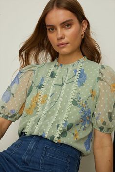 Floral Blouse Outfit, Kurta Pattern, Casual Chiffon Blouse, Lace Top Blouse, Floral Chiffon Blouse, Cottagecore Outfits, Modest Style, Rainbow Outfit, Chiffon Floral