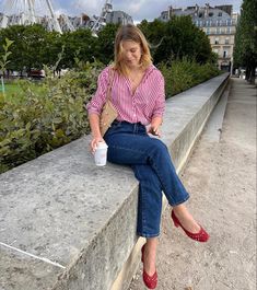 Collared Shirt Outfit Women, Red Striped Shirt Outfit, White Striped Shirt Outfit, European Spring, Outfits With Striped Shirts, Colorful Vibes, Earth Style, Fringe Shorts, Red Striped Shirt