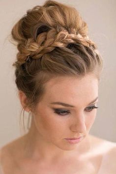 High Bun Wedding Hairstyles, Braided Prom Hair, Peinados Recogidos, Hair 2018, Wedding Hairstyles Updo, Wedding Hair And Makeup, Simple Wedding, Hairstyles Haircuts, Bride Hairstyles