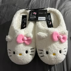 Nwt Sz L I Am A Sz 8 In Woman’s And It Was A Tight Snug Fit .. Would Recommend If You Are 7.5 And Lower In Shoe Sz Pretty Stuff To Buy, Hello Kitty Essentials, Hello Kitty Uggs, Cute Shoes Pink, Cute Slippers Women, Hello Kitty Things To Buy, Night Slippers, Things To Get For Christmas, Forever 21 Hello Kitty