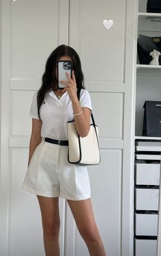 A Line Shorts Outfit, Vietnam Fits, White Shorts Outfit, Chique Outfit, Outfit Short, White Purse, Outfit White