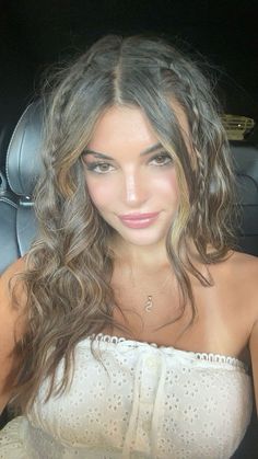 Two Loose Braids Messy, Cute Hair For Long Hair, Swoopy Curtain Bangs, Hair Styles For Brown Hair, Simple Hairstyles For Wavy Hair, Hair Ideas For Brunettes Styles, Hairstyle For Brunettes, Wavy Beach Hairstyles, Hairstyles For Latinas