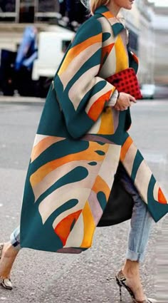 Stunning women fashion photo.. #womenfashionphoto Mode Mantel, Fall Fashion Coats, Camouflage Outfits, Geometric Fashion, Coat Outfit, Womens Windbreaker, Spring Coat, Fashion 101, Long Sleeves Coats