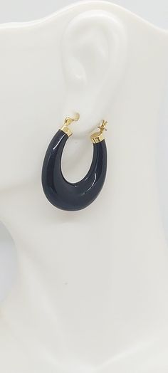 Black ONYX Hoop 14k Yellow Gold Clip on Earrings. ONYX Hoop Earring. Black Onyx Hoop Earrings 14K Yellow Gold.  Onyx LOVER. Product Info: -Earring Dimensions: 25mm x 20mm -Metal: 14k -Stone: Black Onyx. -Colors: Black -Finish: Yellow gold. -Nice Gift box is included. Luxury Onyx Earrings With Polished Finish, Modern Black Hoop Jewelry, Classic Small Hoop Earrings In Black, Classic Small Black Hoop Earrings, Small Black Classic Hoop Earrings, Classic Black Hoop Earrings For Formal Occasions, Elegant Black Small Hoop Earrings, Elegant Black Small Hoop Jewelry, Formal Black Hoop Earrings