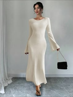 Elegant Midi Dress Classy, Midi Dress Classy, Movie Core, Winter White Dress, White Dress Winter, Long Knitted Dress, Elegant Midi Dresses, Elegant Dresses Long, Mode Inspo