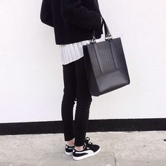 MINIMAL + CLASSIC: black & white Adidas Gazelles look Sneakers Adidas Women, Adidas Women Black, Nike Tights, Black Minimal, Nike Boots, Adidas Sneakers Women, Minimal Classic