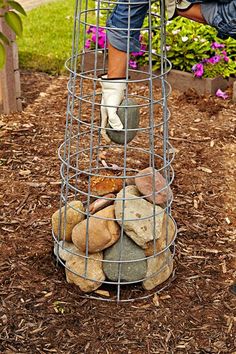 gabion-cage-stones-2d96c483 Planter Pedestal, Small Garden Landscape, Stone Plant, Czech Recipes, Tomato Cages, Rock Garden Landscaping, Garden Containers, Garden Art Projects