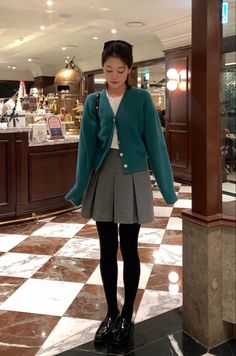 Cardigan Outfit Korean, Green Cardigan Outfit, Scream Outfits, Japan Outfits, Preppy Casual, Cardigan Outfits, Fall Fashion Outfits, Korean Outfits