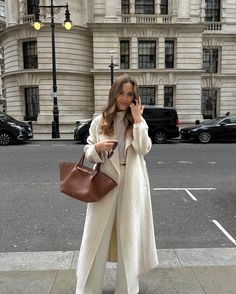 Instagram Kate Hutchins, Old Money Fall, Old Money Winter, Adrette Outfits, What To Wear Fall, Ideal Closet, Fall Style Guide, Winter Outfit Ideas, Paris Outfits