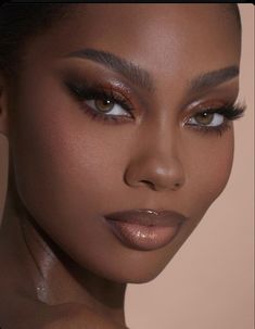 White Eyeliner Makeup, Brown Makeup Looks, Flawless Face Makeup, Looks Hippie, Maquillage Yeux Cut Crease, Gold Makeup Looks, Glam Wedding Makeup, Formal Makeup