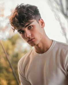 Modern Mens Haircuts, Male Hairstyles, My New Haircut, Modern Haircuts, Haircut Styles, Curly Hair Men, Photography Poses For Men