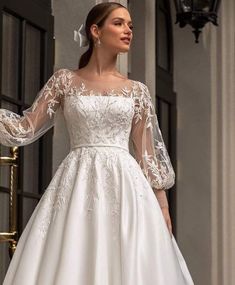 Wedding Dress With Elbow Sleeves, Wedding Dress Aesthetic, Sweet Wedding Dresses, Dark Green Wedding, Minimal Wedding Dress, Wedding Dresses Lace Ballgown, Wedding Dress Bustle, Wedding Dress Outfit, Classy Wedding Dress