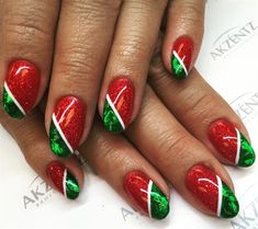 Red And Green Nails, Christmas Sparkle, Gold Nail Art, Green Nail Designs, Christmas Nails Easy