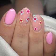 Short nails are easy to take care of and they are also more convenient in daily life and work. Of course, short nails are a lot less flashy and showy than Flamingo Nails, Short Gel Nails, Simple Gel Nails, Summery Nails, Her Nails, Cute Gel Nails, Acrylic Nails Coffin Short, Short Acrylic Nails Designs, Spring Nail