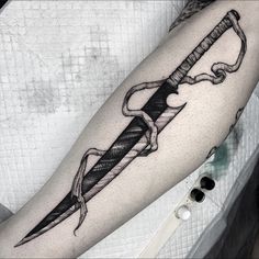 Bleach Tattoo, Gotik Tattoo, Emo Tattoos, Blade Tattoo, Knife Tattoo, Bone Tattoos, Creepy Tattoos, Dagger Tattoo, Dark Art Tattoo