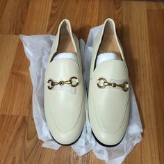 Brand New Never Worn Without A Box . Size 8. Cream Color Vertundy Women's Loafers Flats Leather Pointed Toe Work Slip On Mules Sz 8 Rubber Sole [Excellent Quality & Well Crafted]: Loafers For Women Featuring With100% Leather / Fur, Anti-Skid Rubber Sole Exquisite Embroidery Craftsmanship, Backless And Slip On Easy To Take On/Off [Easy On/Off]:These Slip-On Loafer Are Easy To Put On And Take Off, Convenient For You To Go Out, Date Or Go Shopping [Comfort In Every Step]:Women Mules Are Perfect To Slip On Mules, Women's Mules, Women's Loafers, Go Shopping, Loafers For Women, On Off, Loafer Shoes, A Box, Flat Shoes Women