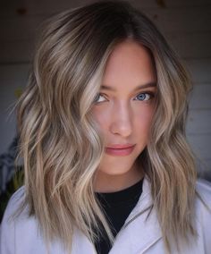 Dirty Blonde Hair Ideas, Blonde Highlights Short Hair, Dishwater Blonde, Dirty Blonde Hair Color Ideas, Natural Dark Blonde, Fall Blonde Hair, Short Hair Highlights, Blonde Hair Ideas