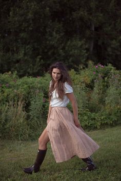 Front Button Linen Skirt With Deep Pockets and Folds - Etsy Beige Relaxed Skirt With Button Closure, Fall Daywear Skirted Bottoms, Fall Tiered Skirt For Daywear, Fall Daywear Tiered Skirt, Casual Full Skirt With Button Closure, Casual Full Skirt Bottoms With Button Closure, Beige Flowy Skirt For Daywear, Full Skirt For Fall Daywear, Casual Tiered Skirt With Button Closure