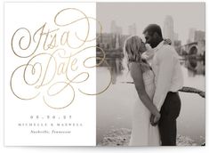 an image of a couple kissing in front of a cityscape with the words save date printed on it