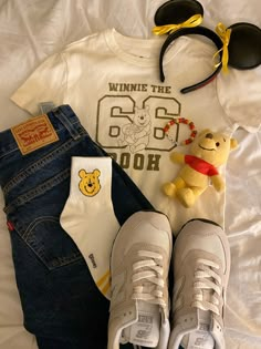 Disney Winnie The Pooh Outfit, Starwars Outfit Aesthetic, Disney Outfits Characters, Disney Sweatshirts Outfit, Modest Disney Outfits, Disney Outfit Ideas Winter, Disney Outfits February, Matching Disney Outfits Couples, Winnie The Pooh Disney Outfits