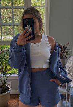 Casual Trendy Outfits, Loungewear Summer, Casual School Outfits, Lazy Day Outfits, Fashion Weeks, Basic Outfits, Comfort Style, Jeans Boyfriend, Teen Fashion Outfits