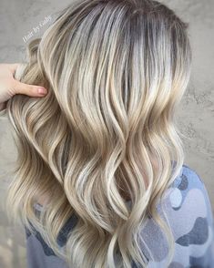 Partial vs Full Highlights: Theory, Tips and Examples Partial Vs Full Highlights, Partial Blonde Highlights, Hairstyle Drawing, Middle Aged Women Hairstyles, Finger Wave Hair, Wedge Hairstyles, Beehive Hair, Full Highlights, Bouffant Hair