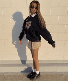 Sweatshirt Over Collared Shirt, Kaylee Pereira, Marten Outfit, Collared Shirt Outfits, Crewneck Sweatshirt Outfit, Crewneck Outfit, Fall Sweatshirt Outfit, Doc Martens Outfit, Doc Marten