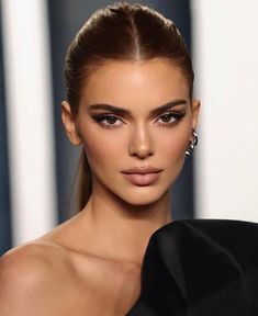 Kendall Jenner Eyes, Oscars Makeup, Kendall Jenner Hair, Jenner Hair, Formal Makeup