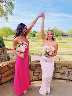 Prom Picture Friends, Prom 2024 Aesthetic, Prom Pic Ideas Friends, 2 Person Prom Poses, Prom Pictures For Friends, Cute Prom Pictures By Yourself, 2024 Prom Trends, 3 People Prom Pictures, Prom Photos Best Friends