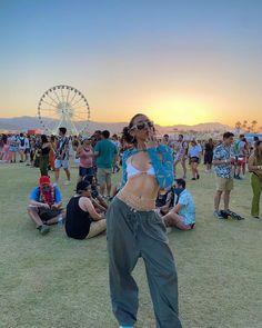 Adrienne Reau, Music Festival Fits, Festival Poses, Look Lollapalooza, Mode Coachella, Looks Festival, Lollapalooza Outfit, Festival Outfit Ideas