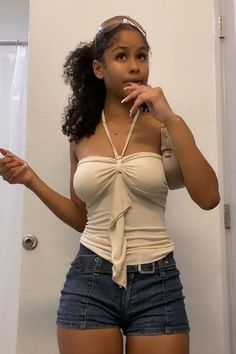 Pretty Outfits Skirts, Hoochi Mama Outfit, Fashion Inspo 2023 Summer, Outfits With Collard Shirts, Halter Top Summer Outfits, Vanilla Outfits Summer, Euphoria Type Outfits, Cowell Neck Top, 34c Cup Outfits