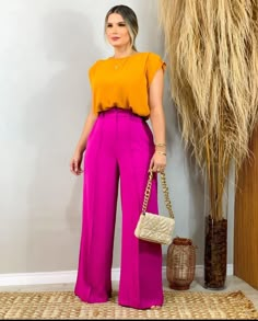 Magenta Pants Outfit Work, Hot Pink Wide Leg Pants Outfit, Pink Palazzo Pants Outfit, Job Clothes, Color Outfits, Look Office, Color Combos Outfit, Dressy Casual Outfits