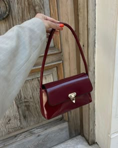 Elegant Bags For Women, Baguette Bag Aesthetic, Cute Bags Aesthetic, Dark Red Purse, Dark Red Bag, Trending Purses, Aesthetic Purses, Fall Purses, Aesthetic Handbags