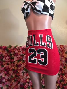 Nba Jersey Outfit Woman, Jersey Outfit Black Women, Nba Jersey Dress, Nba Jersey Outfit, 23 Outfit, Nba Uniforms, Outfit Black Women, Woman Skirt, Jordan Bulls