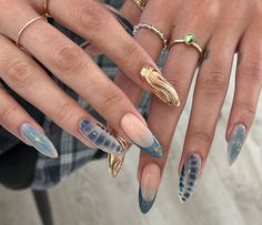 Pearl Aura Nails, Nails London Style, London Aesthetic Nails, London Nails Ideas, Stiletto Nail Inspo Summer, Almond Croc Nails, London Nails Designs, Nails For London, Sammi Jefcoate Nails