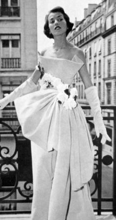 Я Dior Evening Gown, Vintage Style Prom Dresses, Fashion 1950, Glamour Vintage, Dior Vintage, Retro Mode, Vintage Gowns