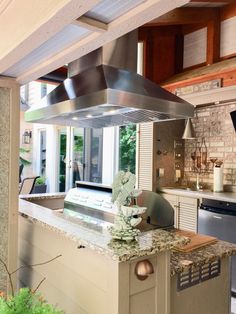 The 54” and 60" ProSI range hood is an efficient vent hood for your kitchen. It features a variable speed dual 1800 CFM blower that accommodates any cooking style. At 1800 CFM, the blowers run at just 7 sones, which is incredibly quiet given the high CFM. Our customers love to run this hood on its lower speeds to enjoy a quiet kitchen experience. Even on the lower settings, this hood has more than enough power to pull unwanted contaminants from your kitchen. The ProSI.54 makes your job in the ki Outdoor Range Hood, 36 Inch Range Hood, Ducted Range Hood, Oven Hood, Island Hood, Island Range, Kitchen Ventilation, Island Range Hood, Outdoor Range