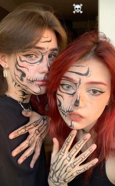 Clown Couple Makeup, Halloween Makeup Skull, Makeup Egirl, Halloween Makeup Diy, Face Art Makeup, Cute Couple Halloween Costumes, Halloween Makeup Scary