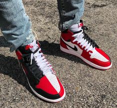 Basket Style, Jordan Shoes Girls, Jordan Shoes Retro, Custom Nike Shoes, Shoes Sneakers Jordans, Nike Air Shoes, Fresh Shoes, Hype Shoes, Air Jordans Retro