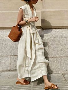 Linen Infinity Dress, Womens Picnic Outfit, Linen Dresses Outfit, Faithful The Brand Dresses, Travel Clothes For Italy In Summer, Sophisticated Summer Style, Elegant Sleeveless Chiffon Dress For Vacation, Summer Beige Maxi Sleeveless Dress, Elegant Beige Sleeveless Dress For Vacation