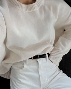 White Jeans Outfit Aesthetic, Gossip Girl Outfits, White Jeans Outfit, Casual Chic Outfit, Autumn Outfit, Basic Outfits, Fashion Lookbook, Business Casual Outfits, Mode Inspiration