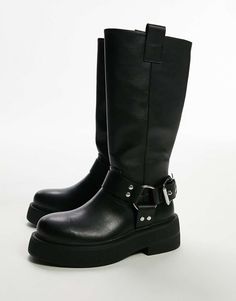 Schuhe von Topshop Wir präsentieren: die nächste Phase von Topshop Zuglaschen Seitlicher Reißverschluss Abgerundete Zehenpartie Zierschnallen Dicke Sohle Strukturiertes Profil Biker Boot, New Shop, Jewelry Shop, Topshop, Online Shopping, Latest Trends, Asos, The Next, Buckle