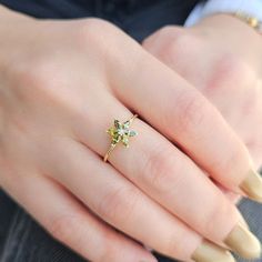 💎Achieve timeless elegance with our 14k Gold Flower Peridot Ring. This mesmerizing August birthstone ring features a stunning peridot gemstone, delicately surrounded by a dainty flower design and sparkling diamonds. A statement piece that adds a touch of sophistication to any outfit. Made from solid gold for lasting beauty. 💎We can make our product on the list in the colored stones you want. Feel free to send us a message so we can check. 💎 F E A T U R E S ▸ Made to Order ▸ Custom Gold Color: Yellow Gold, Rose Gold, White Gold ▸ Band Width: 1.30mm / 0.05in ▸ Material: Solid Real Gold (not gold-filled or no gold plated) ▸ Gold Carat: 8K - 333, 10K- 417, 14K - 585 or 18K - 750 ▸ Diamond : Natural Round Cut 1.30mmx1 pc ▸ Diamond Carat: 0.01 Ct. ▸ Diamond Color and Clarity: F - SI ▸ All Dia Peridot Ring Design, Dainty Gemstone Flower Ring, August Birthstone Ring, August Birthstone, Colored Stones, Peridot Ring, Peridot Gemstone, Ring Minimalist, White Gold Band