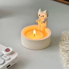 wickedafstore white Kitten Candle Holder Cartoon Candle, Creative Candle Holders, Cat Candle Holder, Candle Stick Decor, Cat Candle, Unique Candle Holders, Creative Candles, Söt Katt, Candle Holders Wedding