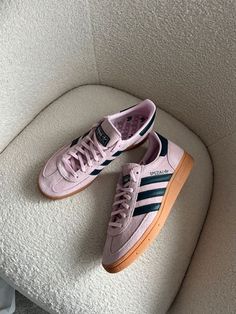 Pink Adidas Spezials Light Pink Adidas Gazelle, Pink Shoes Adidas, Pink Sambas Adidas Women Outfit, Adidas Handball Spezial Pink, Pink Samba Adidas, Pink Spezial Adidas, Pink Adidas Samba, Pink Sambas Adidas, Pink Spezial Adidas Outfit