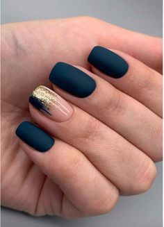 Matte Nails Design, Gold Nail, Makijaż Smokey Eye, New Year's Nails, Dipped Nails, Manicure Y Pedicure, Chic Nails, Short Acrylic Nails, Nail Arts